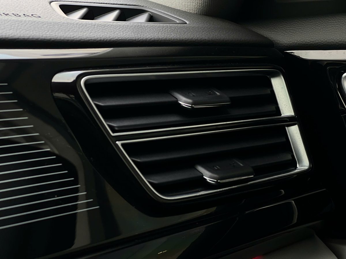 Cửa gió điều hòa trên bảng táp lô Volkswagen Teramont X